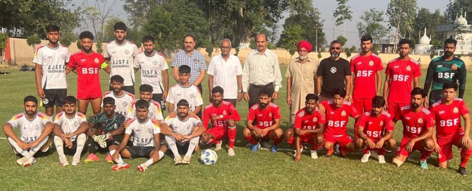 38वीं पंजाब स्टेट सुपर फुटबॉल लीग में बीएसएफ ने ओलंपियन जरनैल सिंह फुटबॉल अकादमी को 2-1 से हराया।